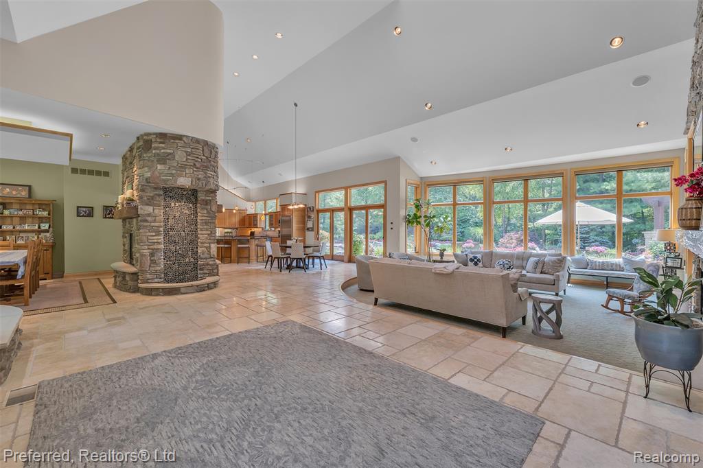 12196 Woodline Drive, Fenton, MI 48430 — Photo 11