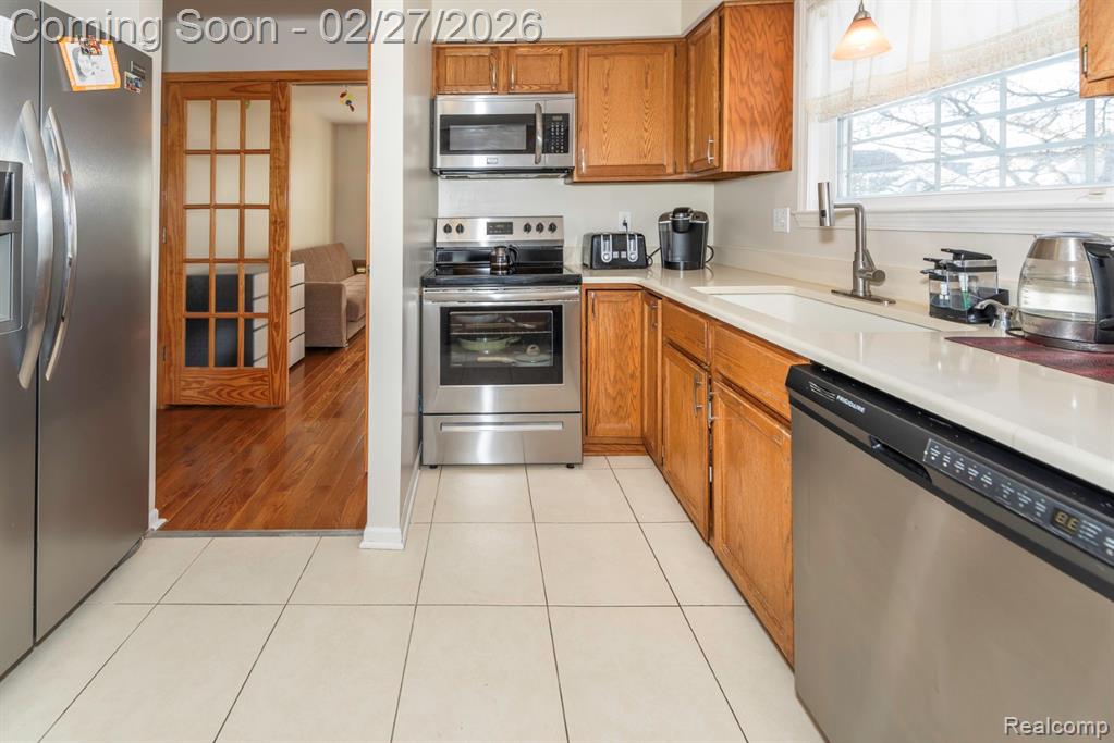 8203 Barrington Drive, Ypsilanti, MI 48198 — Photo 23