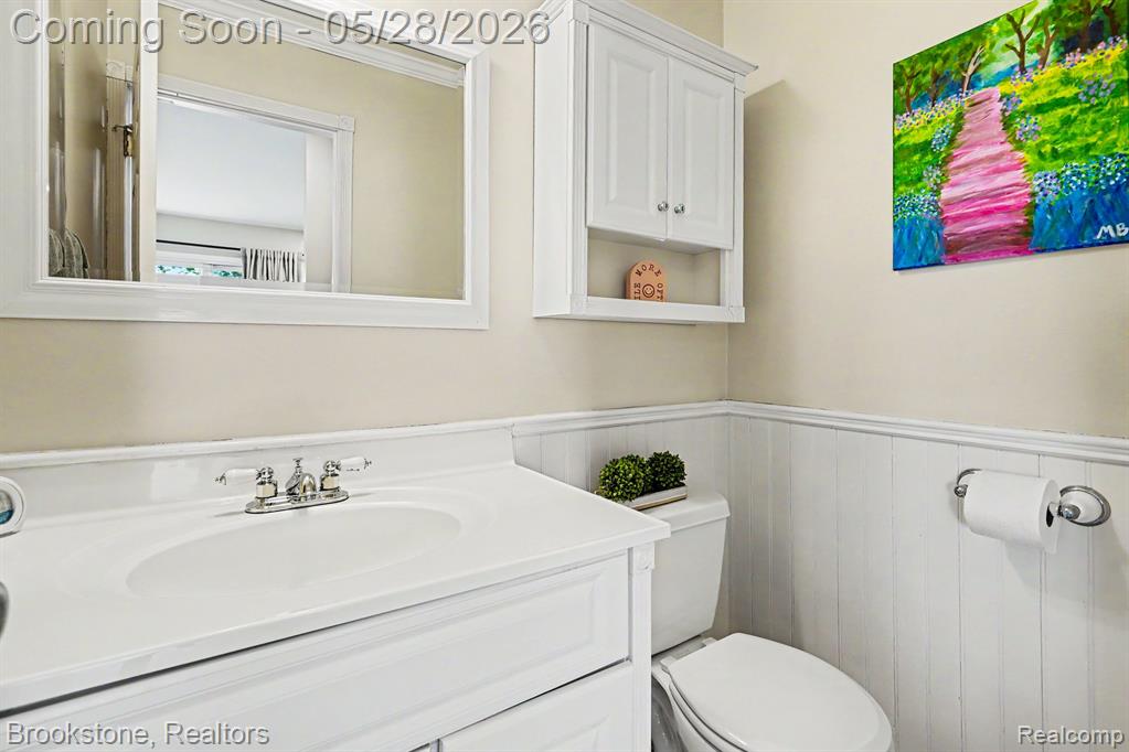 2564 Rainbow Drive, Troy, MI 48083 — Photo 21