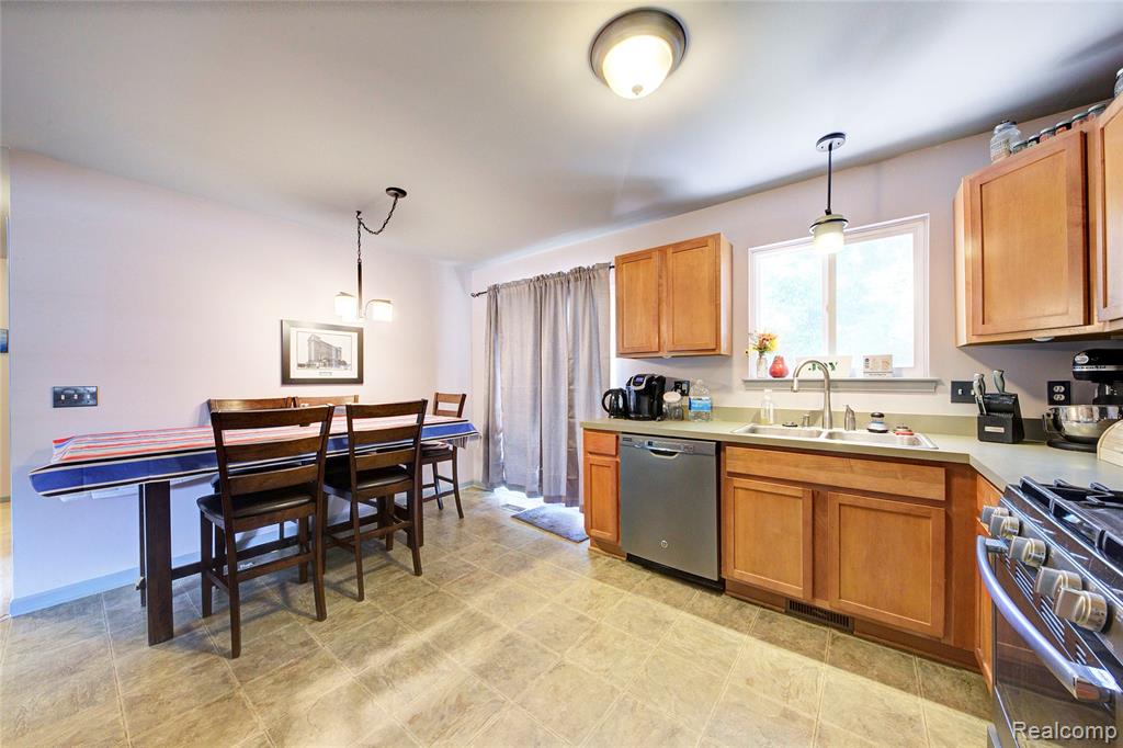 8972 Ash Drive, Whitmore Lake, MI 48189 — Photo 10