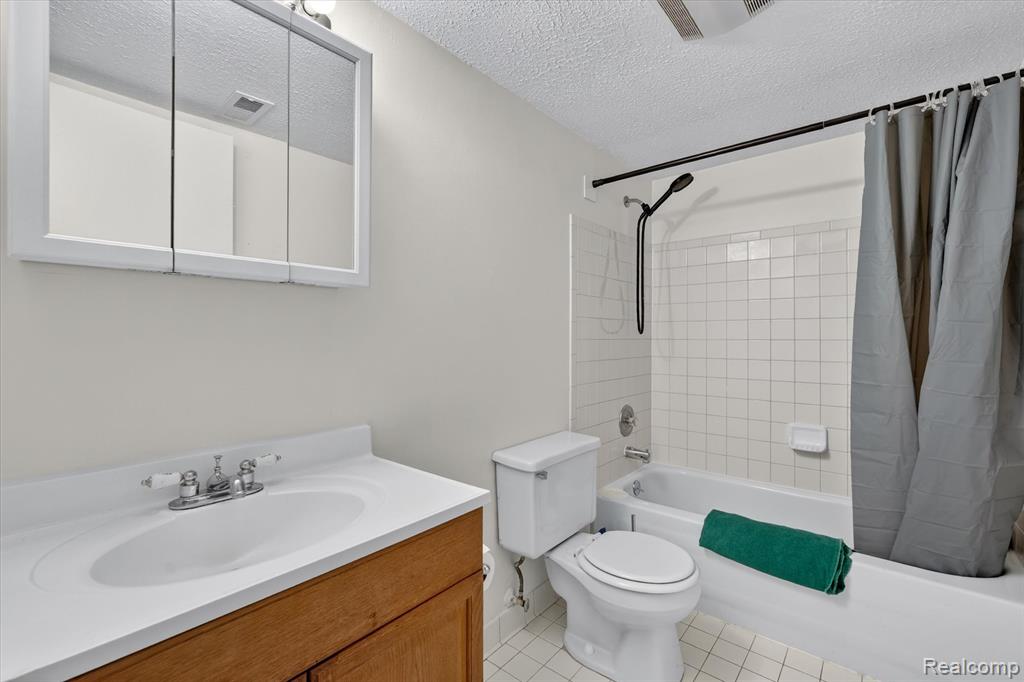 8735 Green Willow Street, 1, Brighton, MI 48116 — Photo 11
