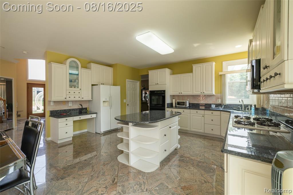 43281 Chester Drive, Sterling Heights, MI 48314 — Photo 29
