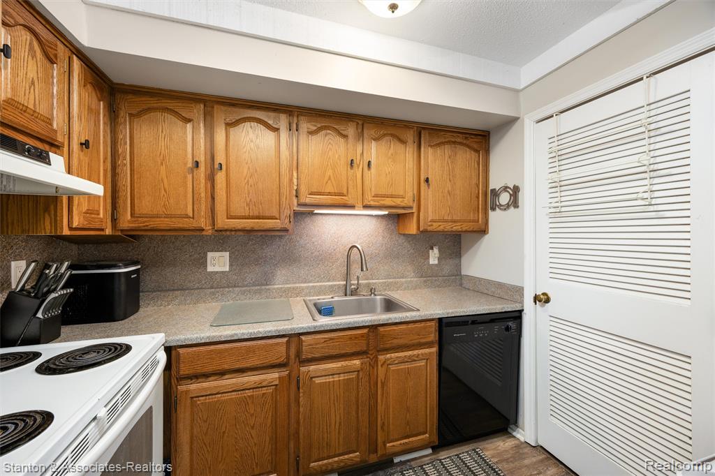38718 Barnstable Lane, Clinton Twp, MI 48038 — Photo 7