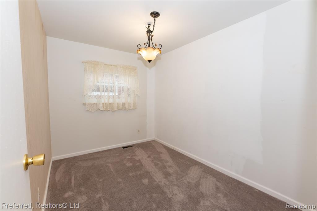 7252 LUANA Avenue, Allen Park, MI 48101 — Photo 14