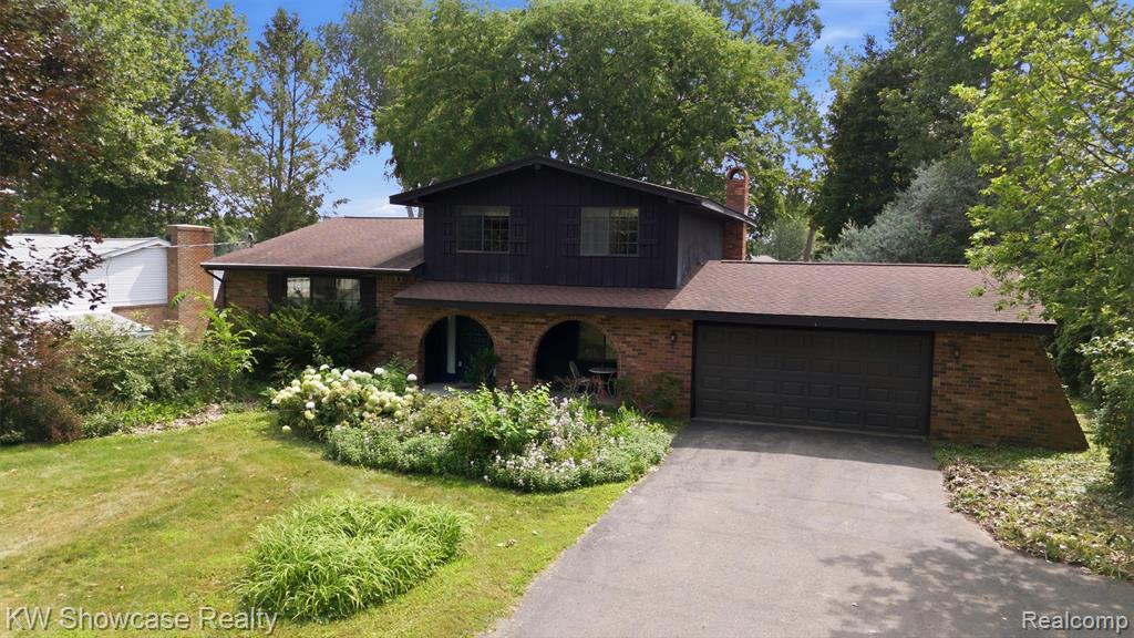 903 Beachway Drive, White Lake, MI 48383