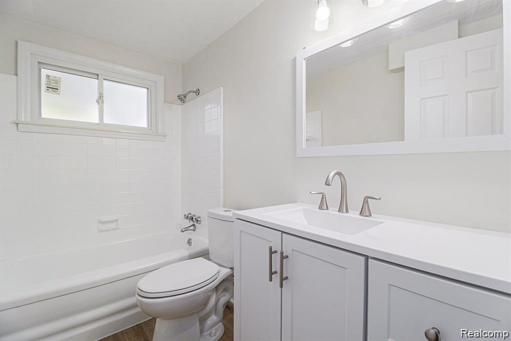 408 W Jarvis Avenue, Hazel Park, MI 48030 — Photo 13