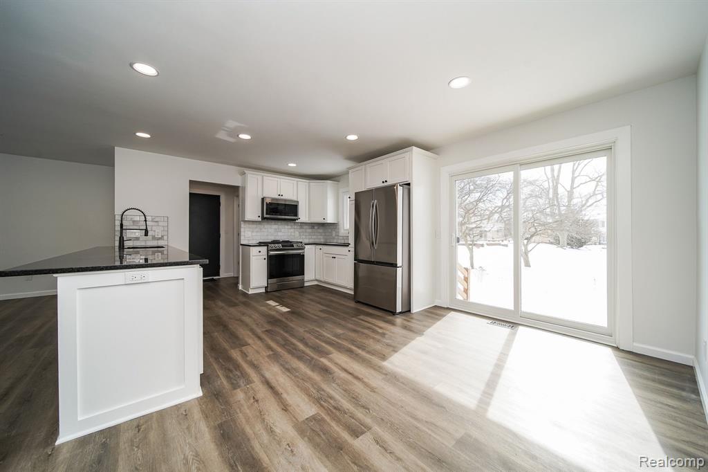 6522 ELLINWOOD Drive, White Lake, MI 48383 — Photo 17