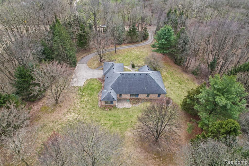 9856 Rattalee Lake Road, Clarkston, MI 48348 — Photo 44