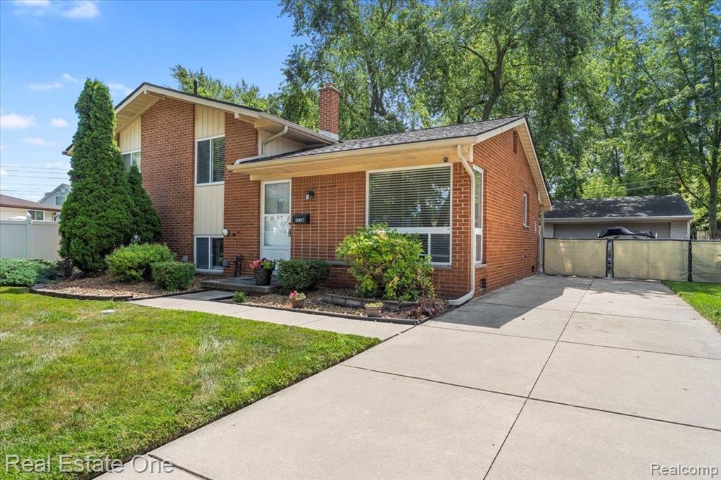 31817 Lafler Drive, Rockwood, MI — Photo 2