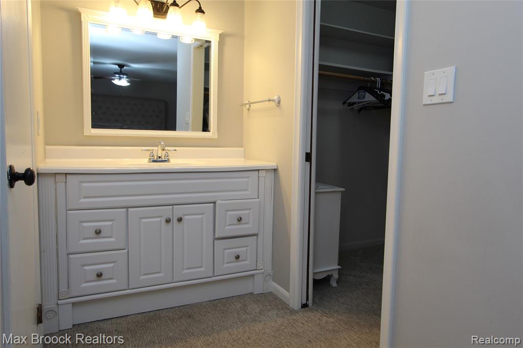 7338 Creek View Court, West Bloomfield, MI — Photo 16