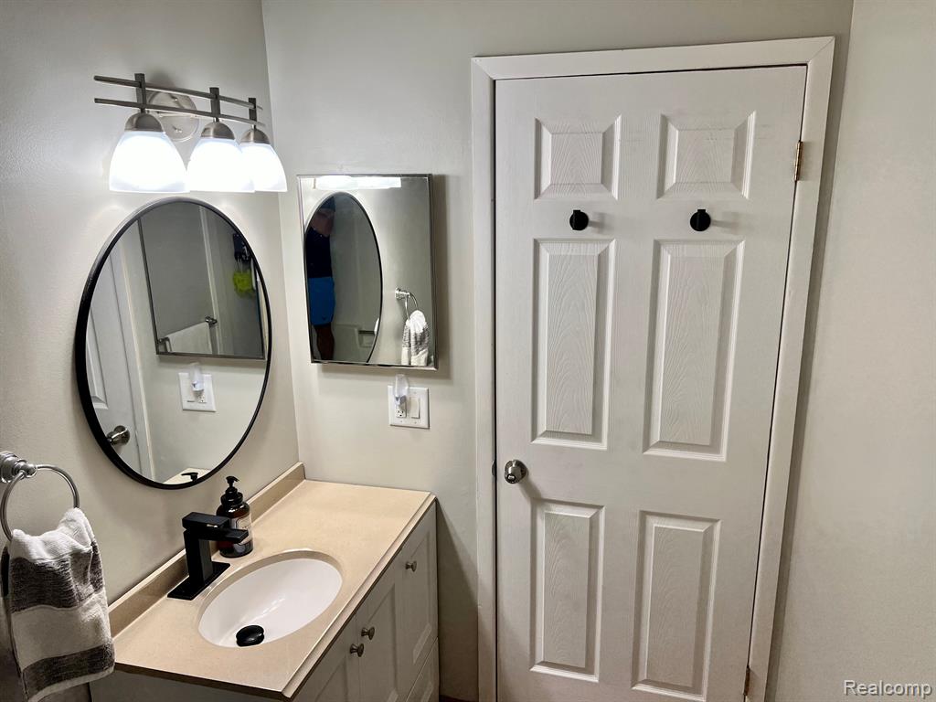 1623 WIMBLEDON Drive, 16, Walled Lake, MI 48390 — Photo 22