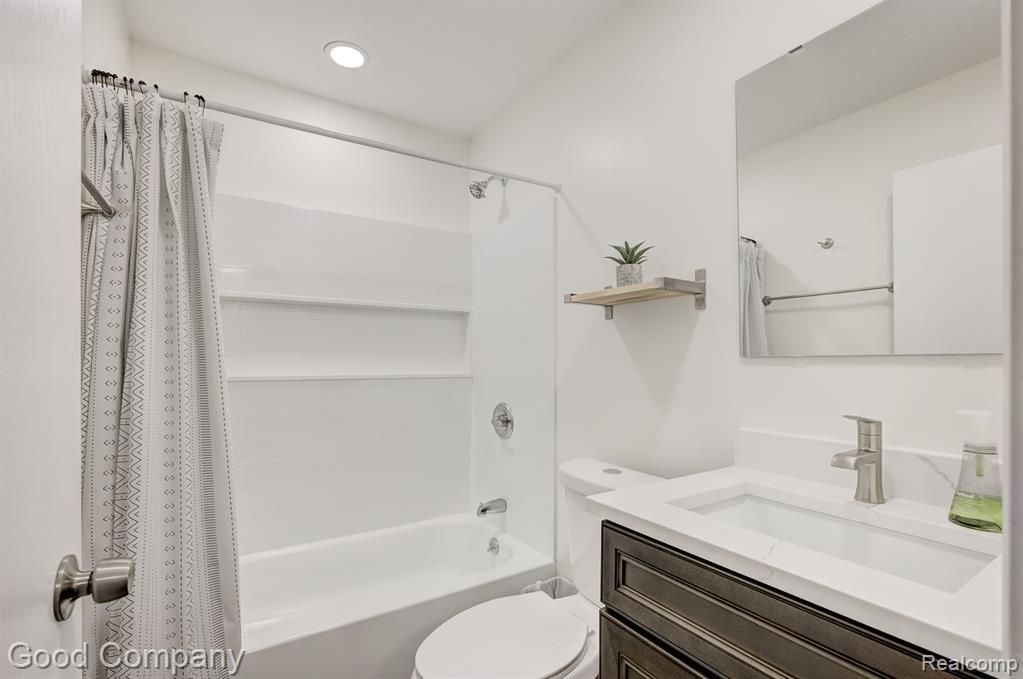 21900 Eastwood Street, Oak Park, MI 48237 — Photo 22