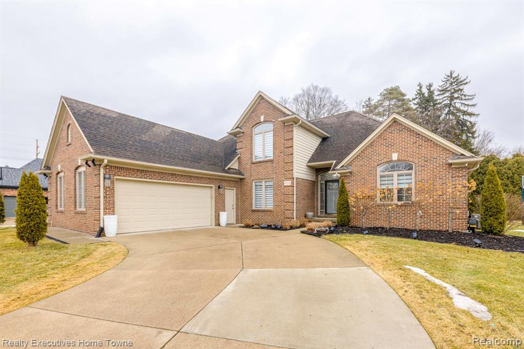 48896 KINGS Drive, Shelby Twp, MI 48315 — front exterior