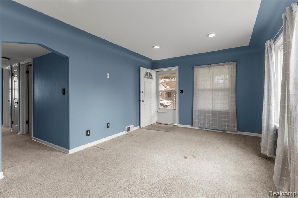 4976 Weddell Street, Dearborn Heights, MI 48125 — Photo 6