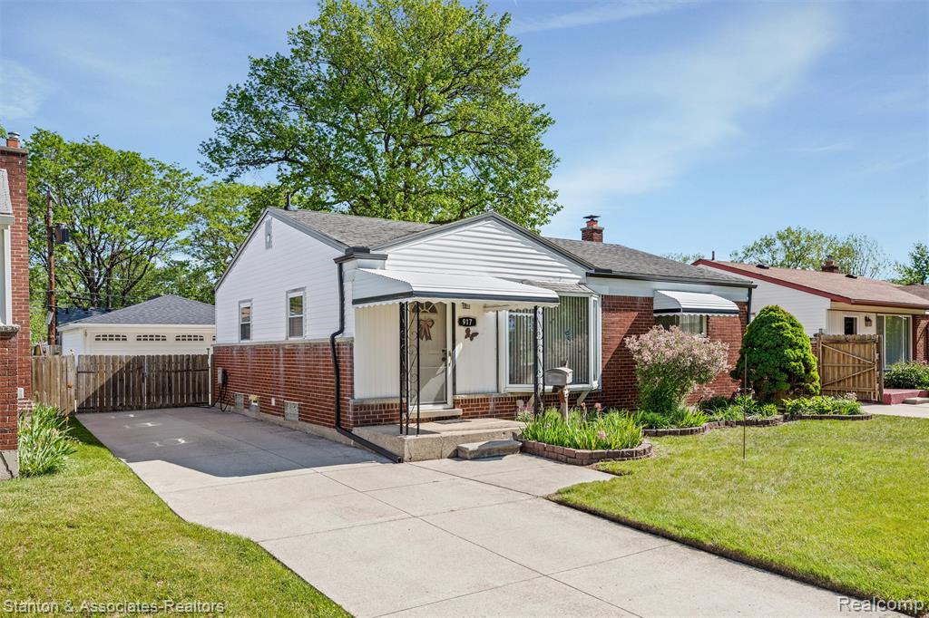 917 E Farnum Avenue, Madison Heights, MI 48071 — Photo 21