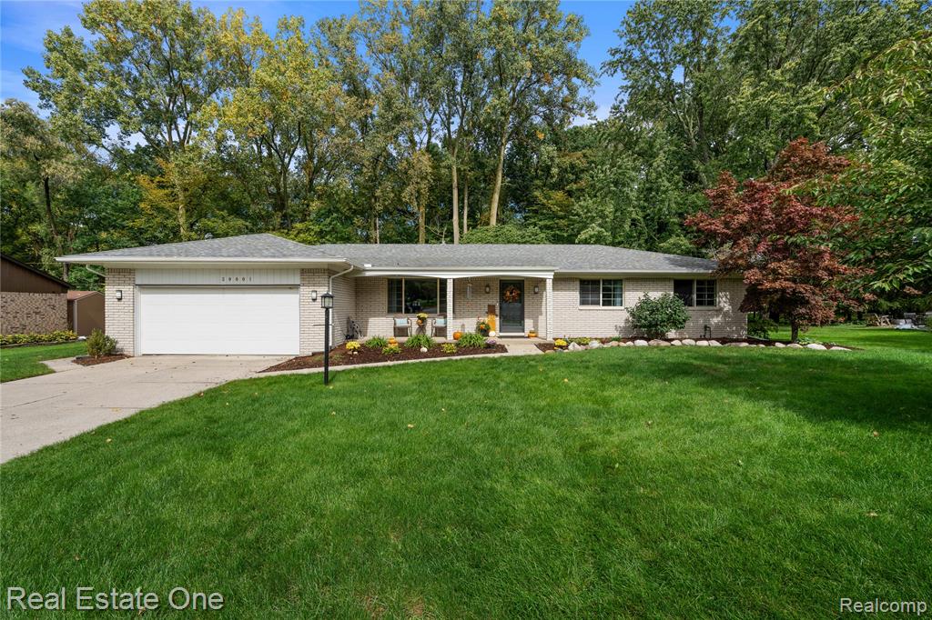 20001 S Riverhill Drive, Clinton Twp, MI 48036