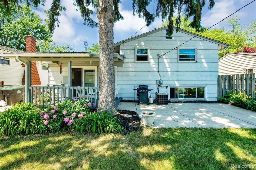 9721 MUELLER Street, Taylor, MI 48180 — Photo 21