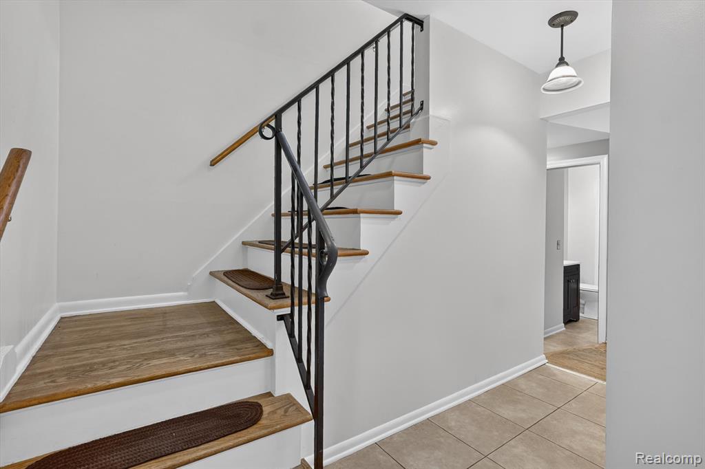 2356 Pineview Court, Flushing, MI 48433 — Photo 8