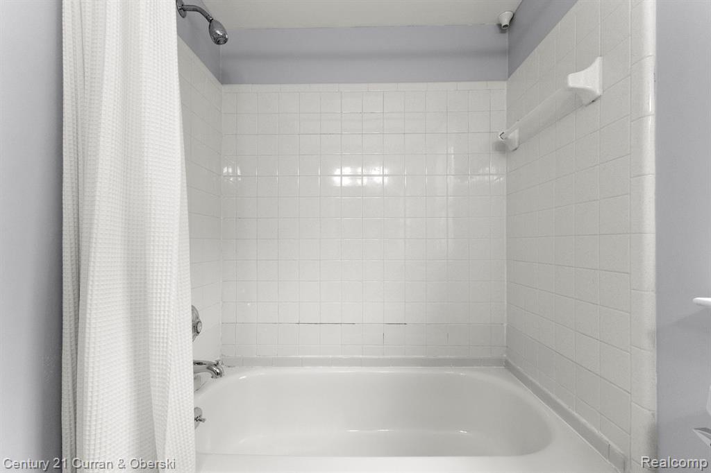 3052 TURNBERRY Lane E, Ann Arbor, MI 48108 — Photo 41