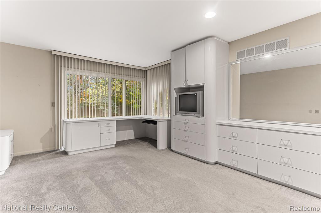 6904 Pebble Park Circle, West Bloomfield, MI — Photo 22