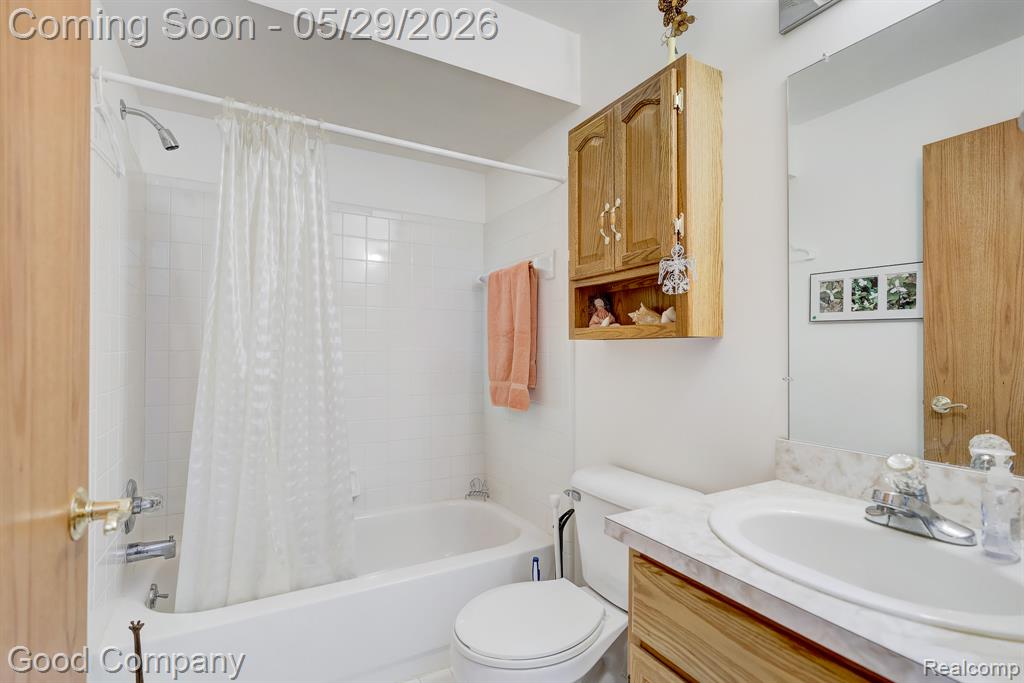 4439 Larkspur Court, Warren, MI 48092 — Photo 18