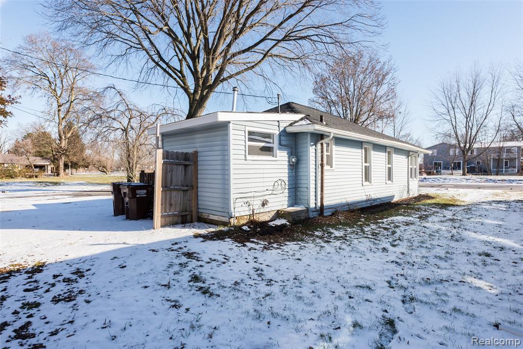 5697 Venice Road, Newport, MI 48166 — Photo 3
