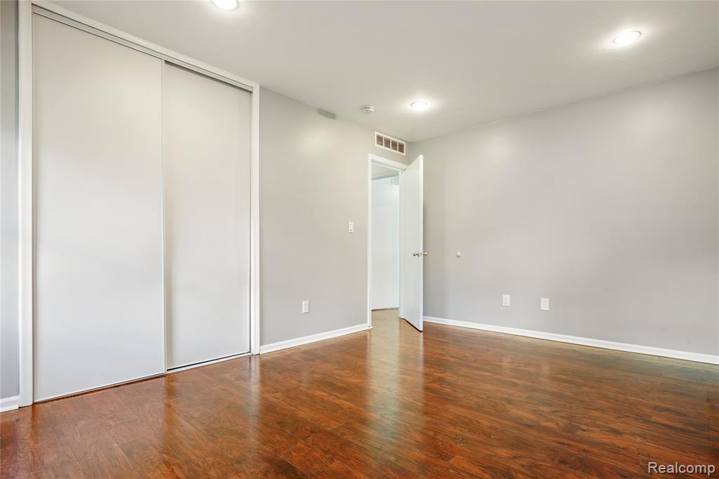 6843 E Dartmoor Road, West Bloomfield, MI — Photo 18