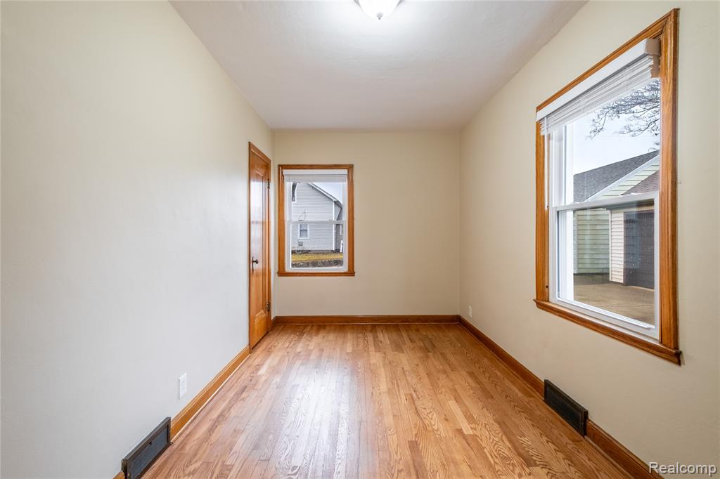 7582 Miller Road, Swartz Creek, MI 48473 — Photo 16