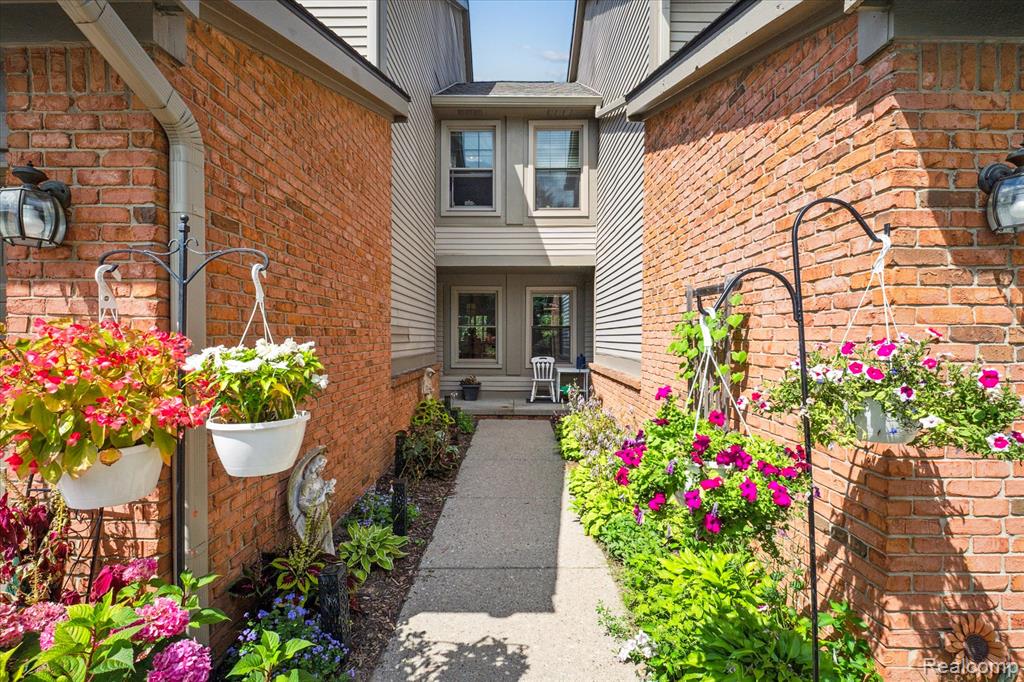 840 Woodridge Hills Drive, Brighton, MI 48116 — Photo 3