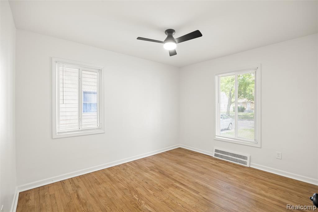 24691 Kipling Street, Oak Park, MI 48237 — Photo 9