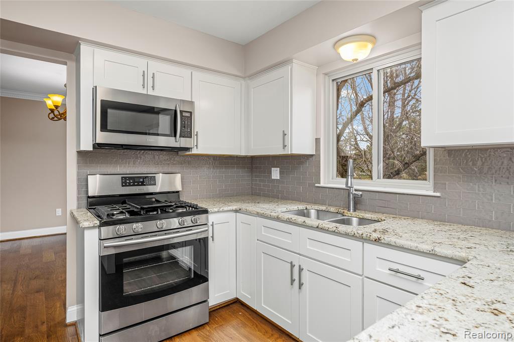 864 Dressler Lane, Rochester Hills, MI 48307 — Photo 11