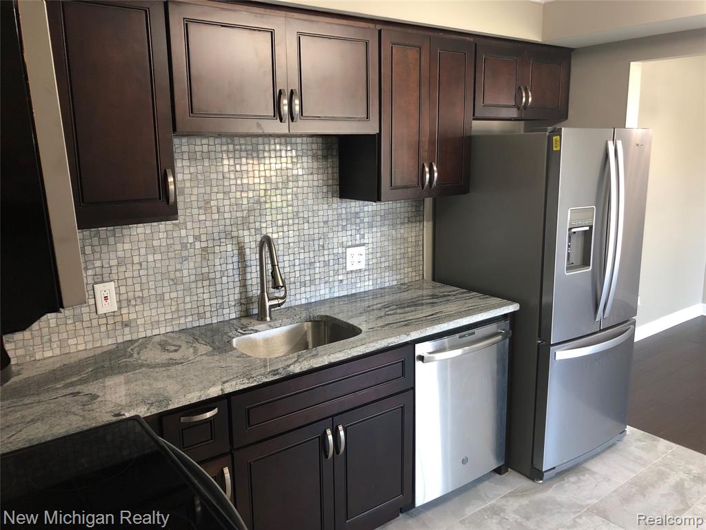8201 Kennedy Circle, 4, Warren, MI 48093 — Photo 8