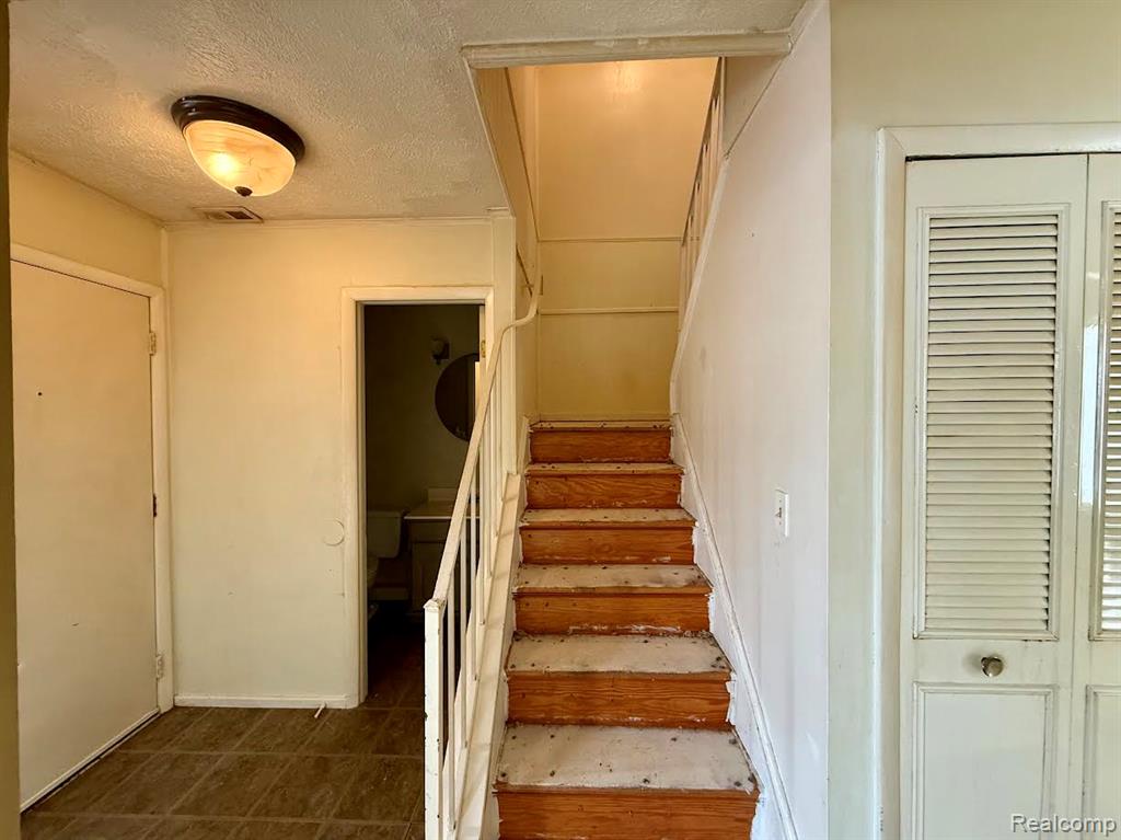 805 Estrada Drive, Belleville, MI 48111 — Photo 22