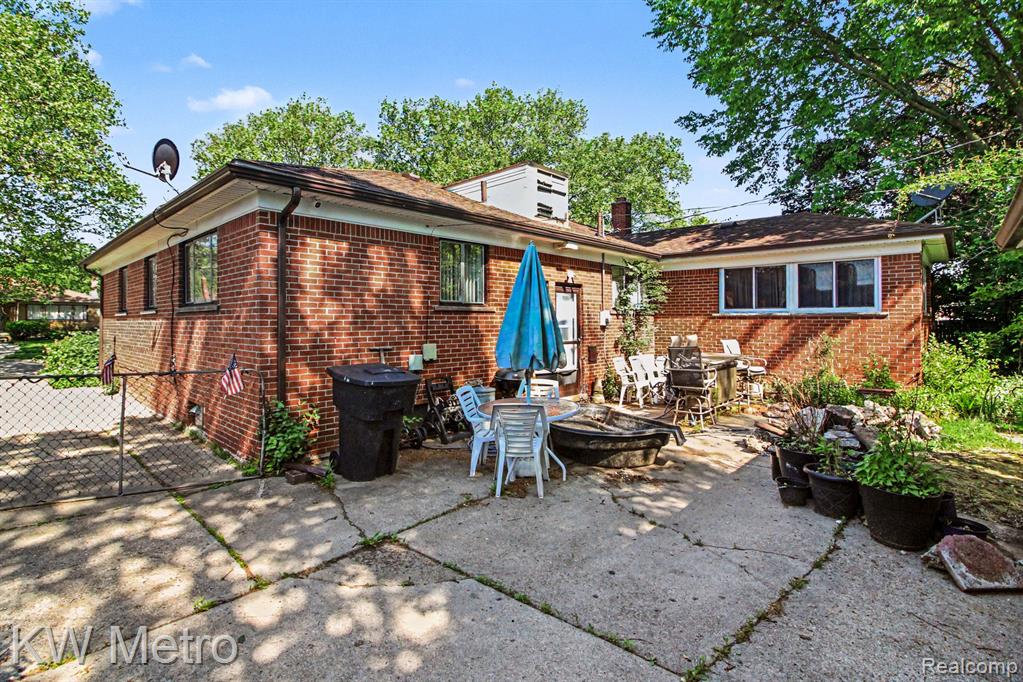 20060 Saint Marys Street, Detroit, MI 48235 — Photo 12