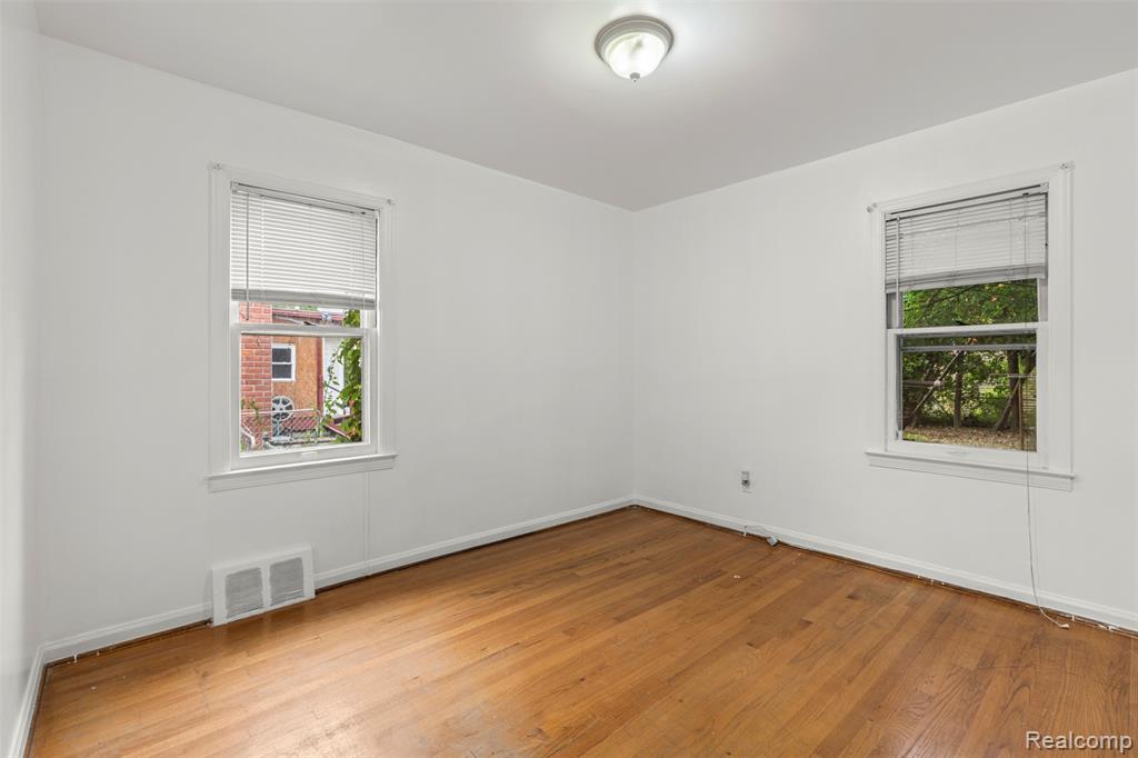 8038 Riverdale Street, Dearborn Heights, MI 48127 — Photo 13