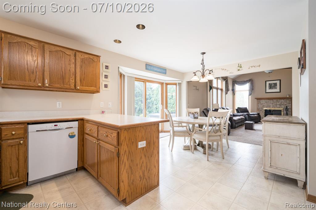 48634 Lafayette Drive, Macomb, MI 48044 — Photo 12