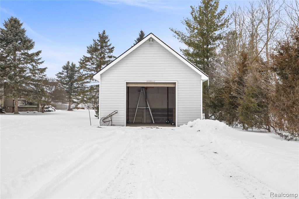 6083 Chatham Court, Grand Blanc, MI 48439 — Photo 34