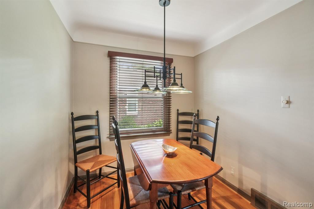 912 Cedar Hill Dr, Royal Oak, MI 48067 — Photo 7