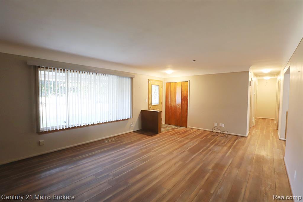 G-3366 W COURT Street, Flint, MI 48532 — Photo 4