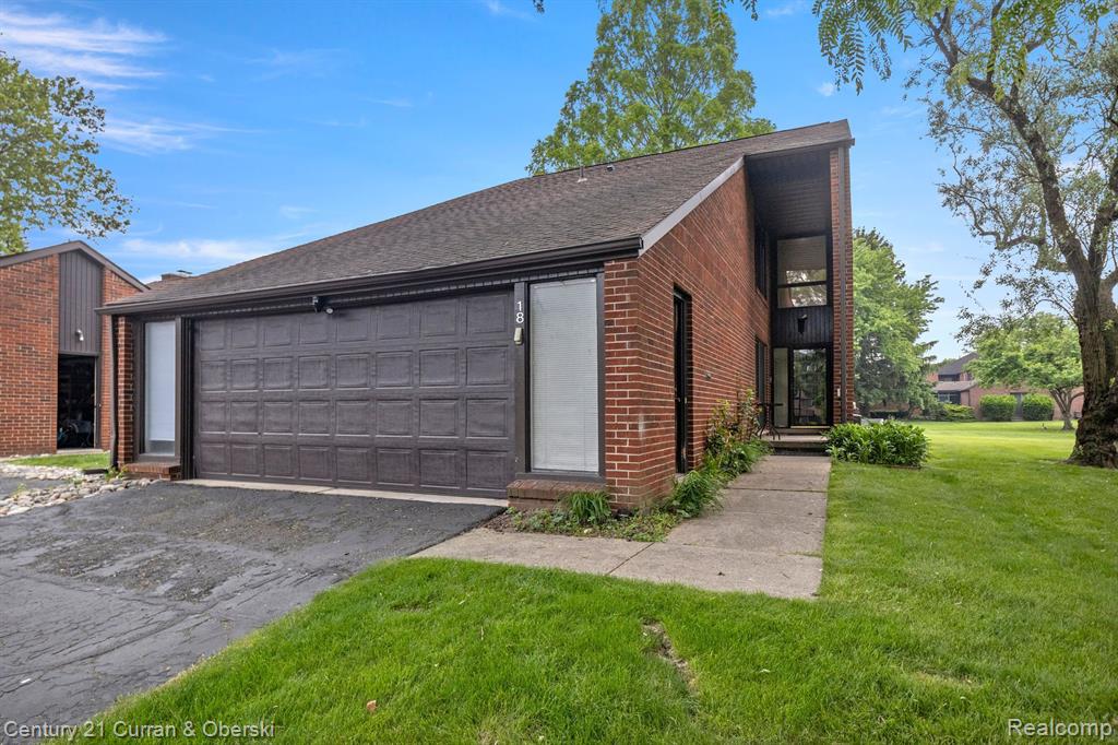 18 Blair Lane, Unit 26, Dearborn, MI 48120 — front exterior