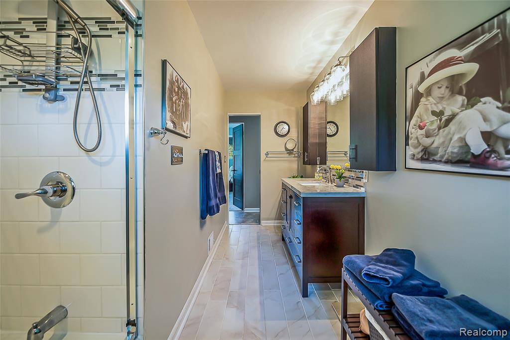 4990 Broomfield Lane, West Bloomfield, MI — Photo 45