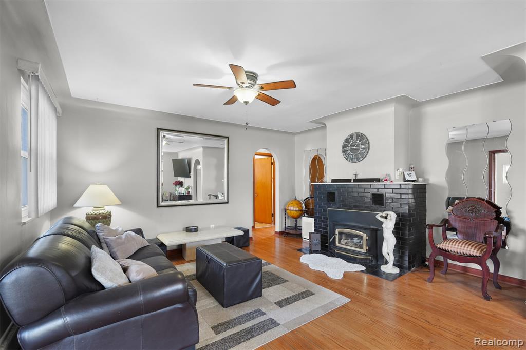 47978 Jefferson Avenue, Chesterfield, MI 48047 — Photo 12
