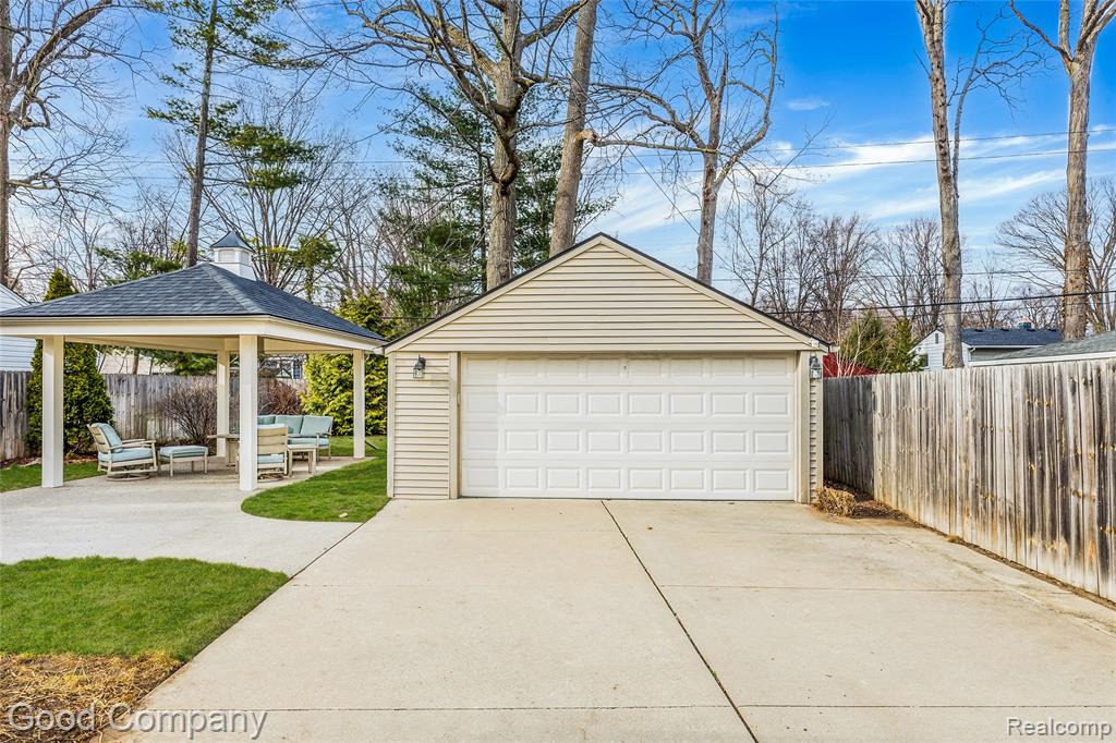 702 Orchard View Drive, Royal Oak, MI 48073 — Photo 34