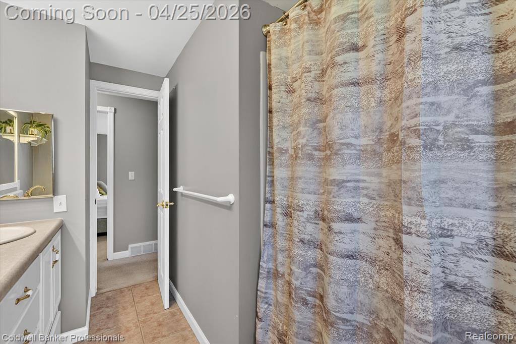 8303 Belle Bluff Drive, Grand Blanc, MI 48439 — Photo 24