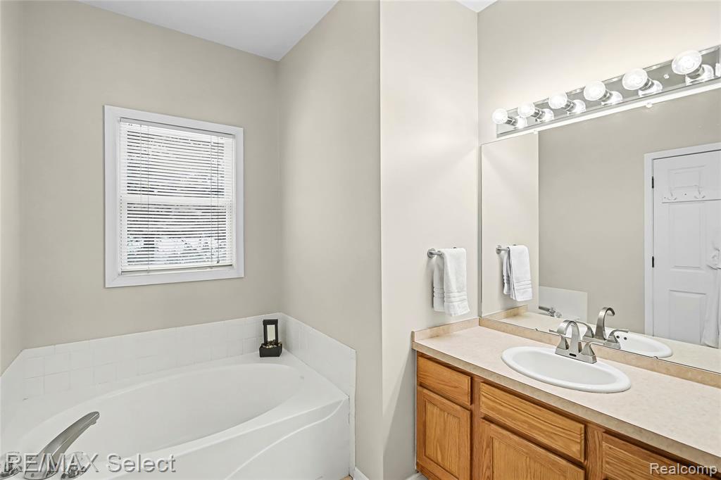 13024 Harbor Landings Drive, 3, Fenton, MI 48430 — Photo 31