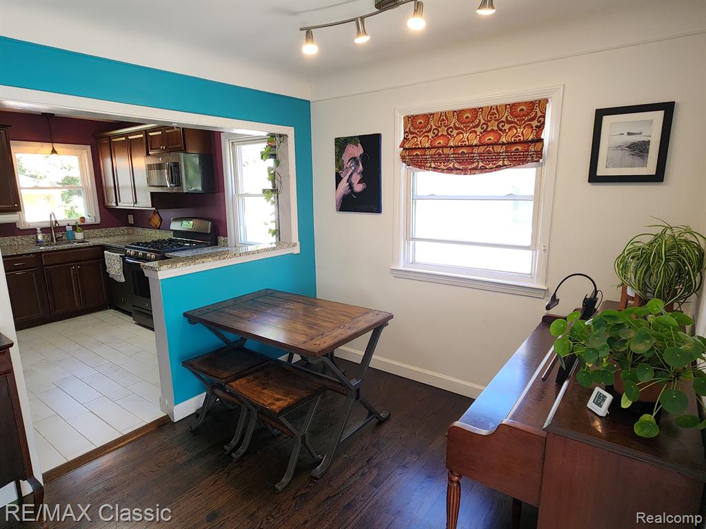 621 SYMES Avenue, Royal Oak, MI 48067 — Photo 3