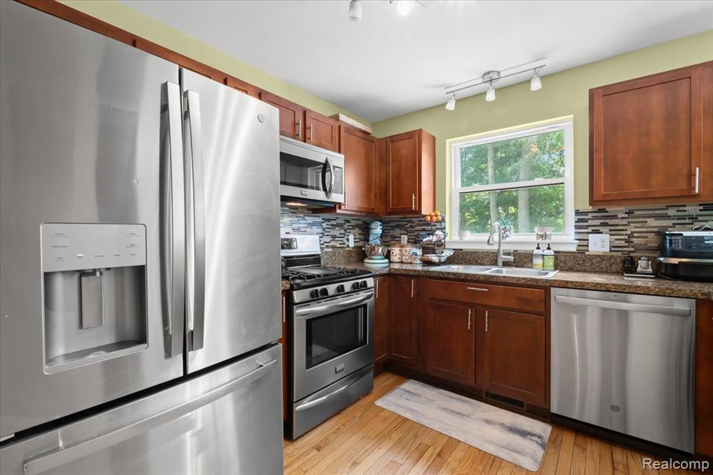 9832 Brookfield Drive, Brighton, MI 48116 — Photo 9