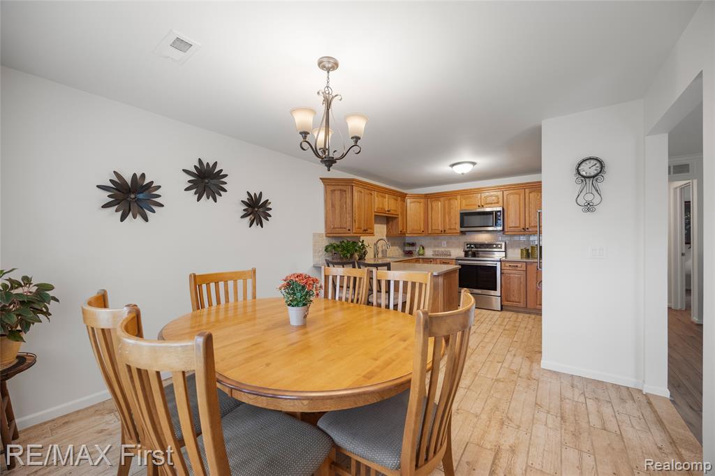 915 Country Club Drive, 32, Saint Clair Shores, MI 48082 — Photo 13