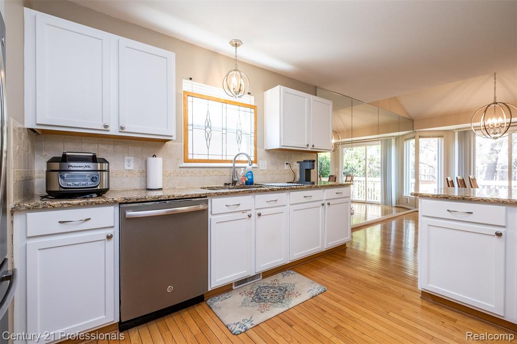 3901 Arbor Drive, Auburn Hills, MI 48326 — Photo 21