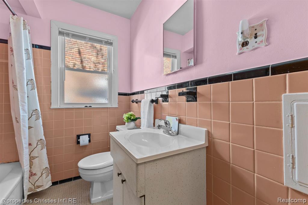 8442 HAZELTON Street, Dearborn Heights, MI 48127 — Photo 13